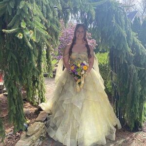 Jovani Yellow Ruffled Prom Dress